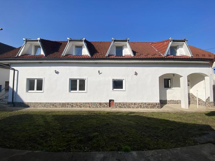 CASĂ de vânzare în Cristian – ideală pentru locuință și afacere! - 2