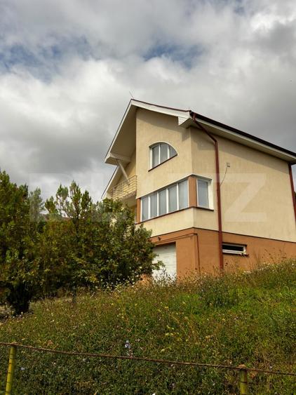 Casă cu teren 720 mp, Livezeni