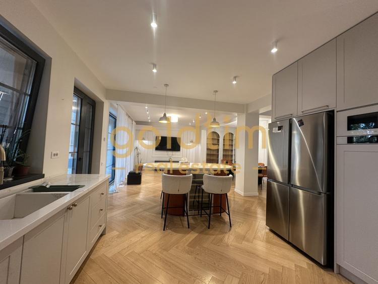 VILĂ 5 CAMERE/ZONA IANCU NICOLAE/GRĂDINĂ PRIVATĂ/RENOVATĂ 2024/2 PARCĂRI