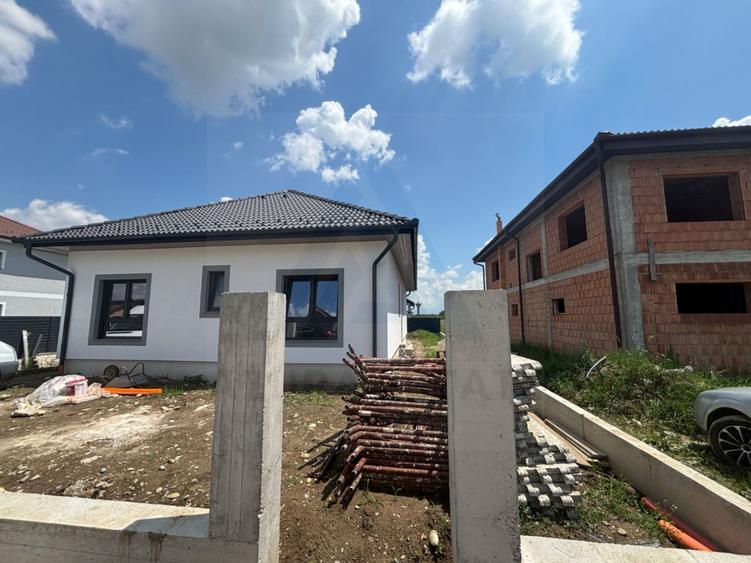 Casa premium pe un singur nivel 4 camere terasa pivnita Cristian