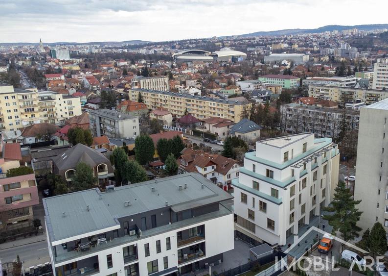 Penthouse cu 3 camere dispus pe două nivele cu terasă panoramică