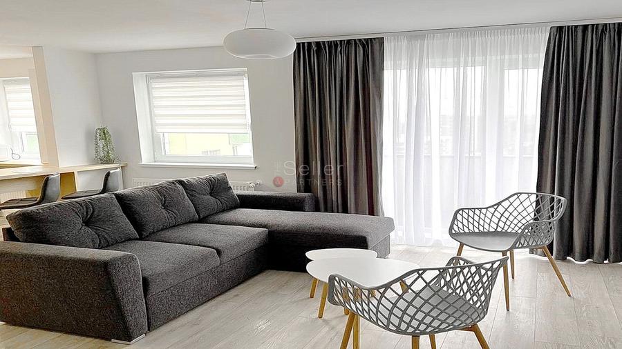 Garsoniera moderna cu terasă | Tractorul – Coresi Shopping Resort