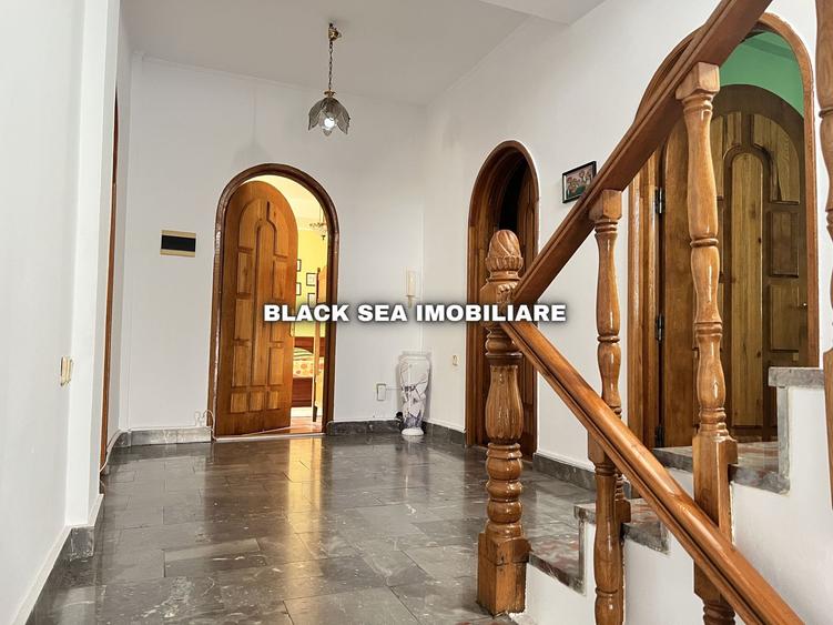 Vila 7 camere D+P+1+M - 2 Garaje - 50m de plaja - Zona centrala