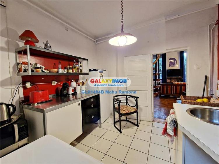Casa veche renovata, parter+mansarda, curte proprie, Foisorul de Foc