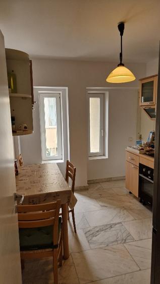 Spatiu birouri, (3 camere), bucatarie si 2 bai.