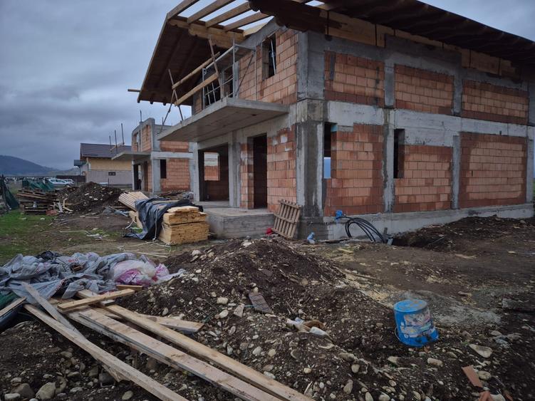 OPORTUNITATE - Casă tip Alpesiana în Tarlungeni - Construcție nouă