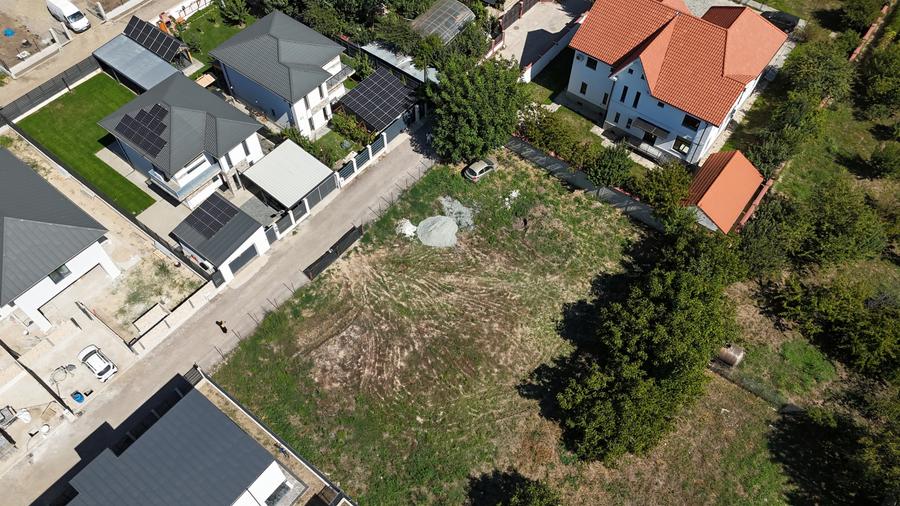 TEREN ÎN ARCAȘILOR DE VÂNZARE