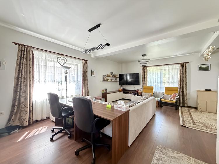 Casa individuala, 4 camere, 120 mp utili, 817 mp teren - Dumbravita