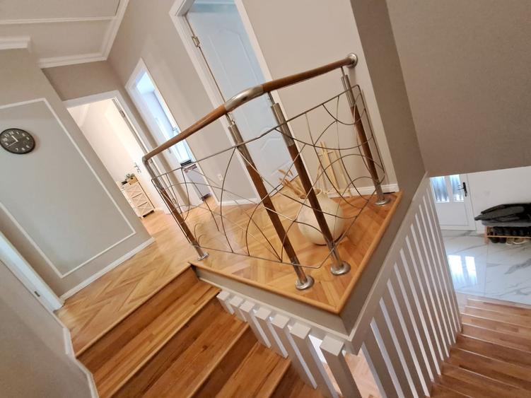 Duplex situat in Floresti zona Terra