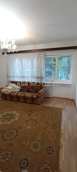 Apartament 4 camere in cladire interbelica Universitate 5 ' mers pe jos