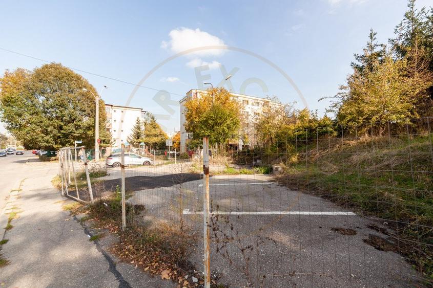 Teren stradal pe colț - Ideal afacere - front stradal mare