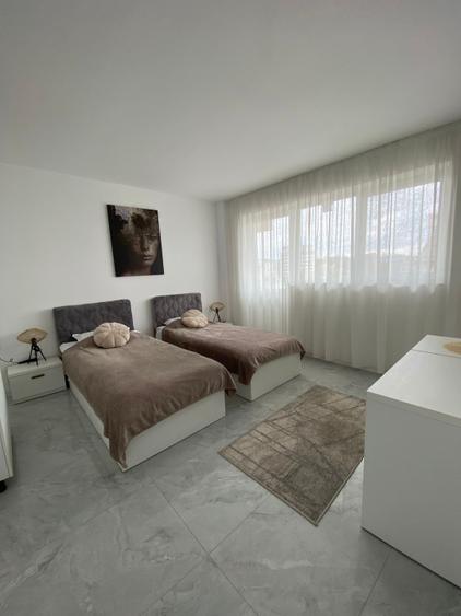 Apartament 4 camere decomandat, 110 mp, zona Consul, Utilitati incluse
