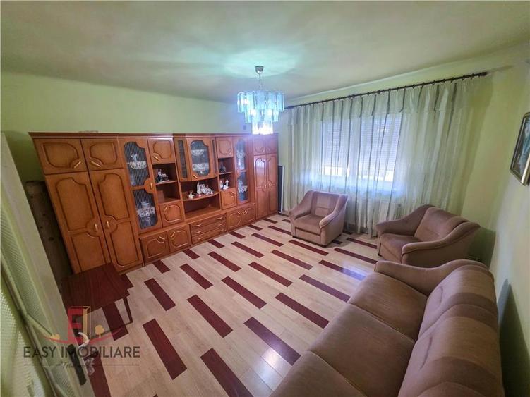 Casa de vanzare, Voiniceni, 10 arii, pivnita, 2 bucatarii, spre Unirii, Mures
