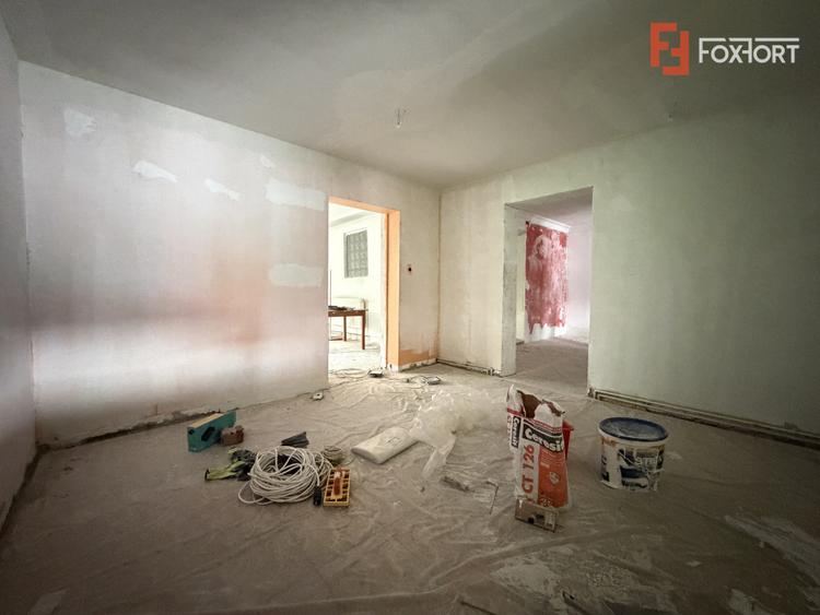 Spatiu comercial cu 5 incaperi, vad excelent, in zona Lipovei