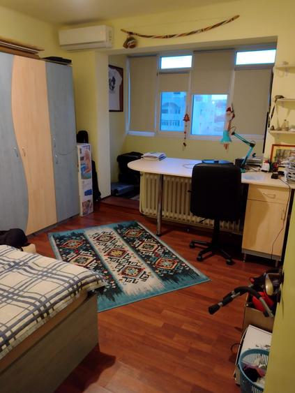Apartament 4 camere de vanzare Alexandru cel Bun