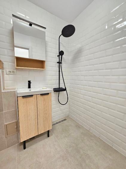 Apartament 2 camere. Decomandat. Cu Parcare.  La 5 min metrou Aparatorii Patriei