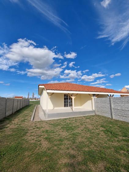 Casă tip duplex-pe parter, la 1 km de Timișoara | 2 dormitoare | Teren 300 mp