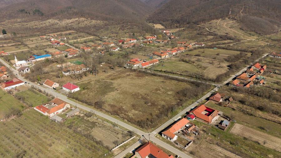 Conac nobiliar de secol XIX cu 8 camere în Maciova