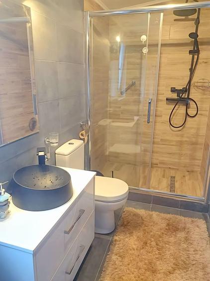 Luxury Villa Apartment in Central Constanța: 3 Rooms, 2 Baths, Parking