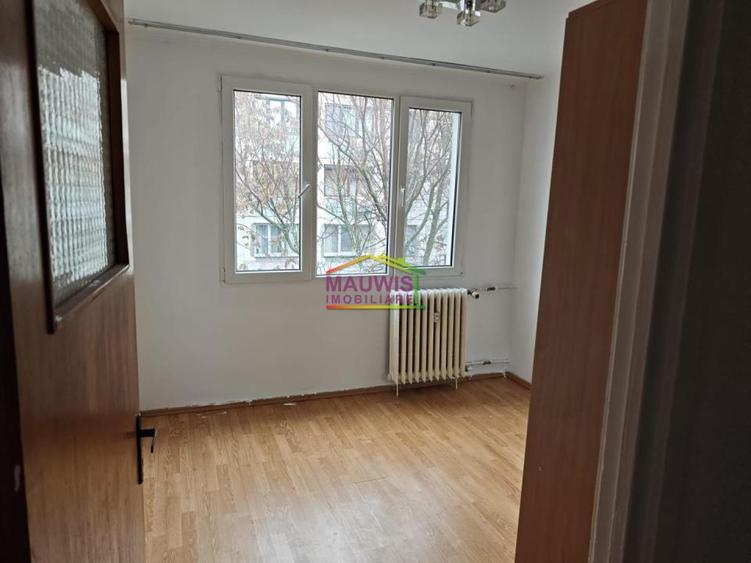 Vand apartament 3 camere Piata Straduintei - Niculitel