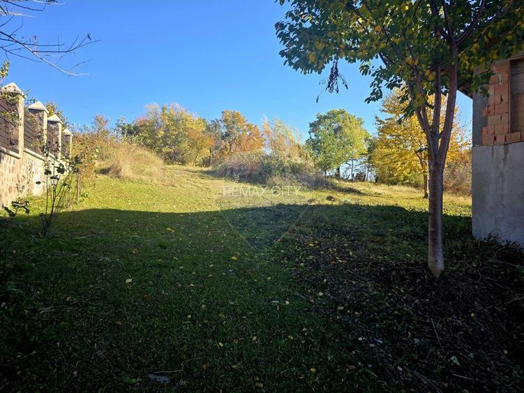 Casă / Vilă cu 5 camere de vânzare - 44