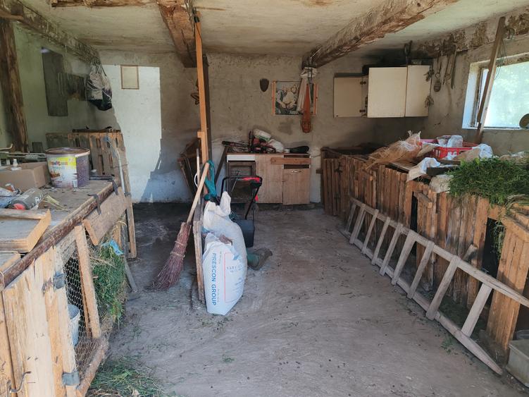 Casa 3 camere libera la vanzare TARLUNGENI