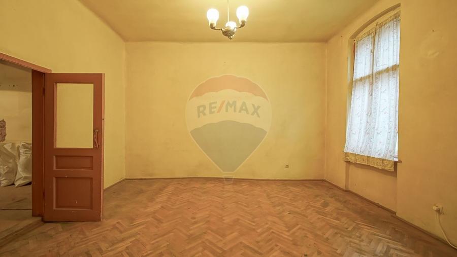 Clădire pt clinică stomatologică 10 camere, S + P + E, teren 282 mp