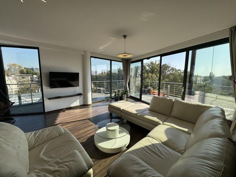 Apartament cu vedere libera catre lacul Herastrau, garaj si mobilier modern