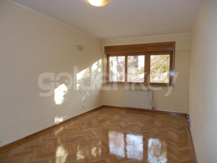 Apartament spatios cu 5 camere | garaj si boxa