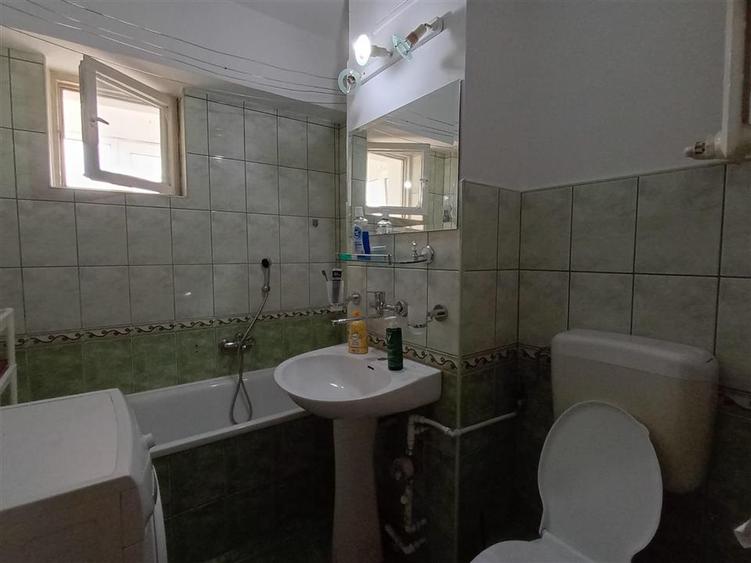 Apartament cu 3 camere de inchiriat