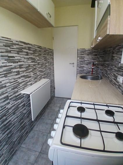 Apartament 2 camere liber la vanzare zona Florilor
