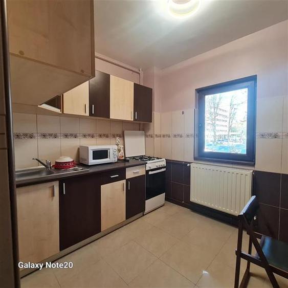 DE INCHIRIAT 3 CAMERE ZONA SPITAL
