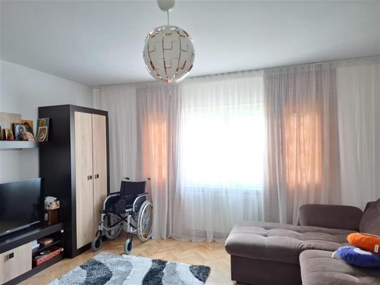 Apartament 3 camere, et 3, CT, balcon mare, doua bai