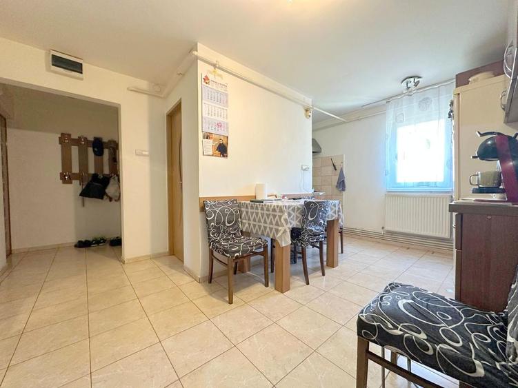 Apartament 3 camere, zona Lipovei