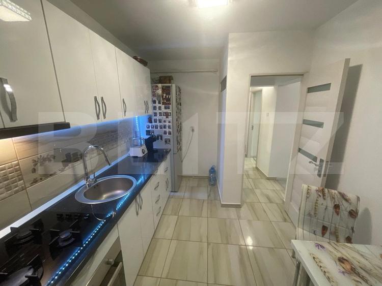 Apartament 3 camere decomandat, 68 mp, Craiovita, zona Orizont