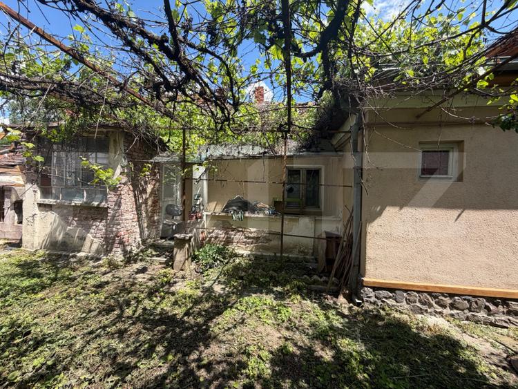 Proprietate de vanzare, 100 mp, 2 fronturi stradale, teren 622 mp, zona Nord
