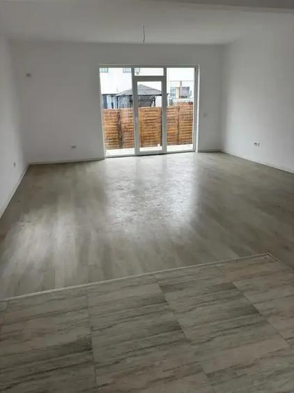 Casa De Vanzare 4 Camere | Finalizata | Curte Parcarea | Bariera