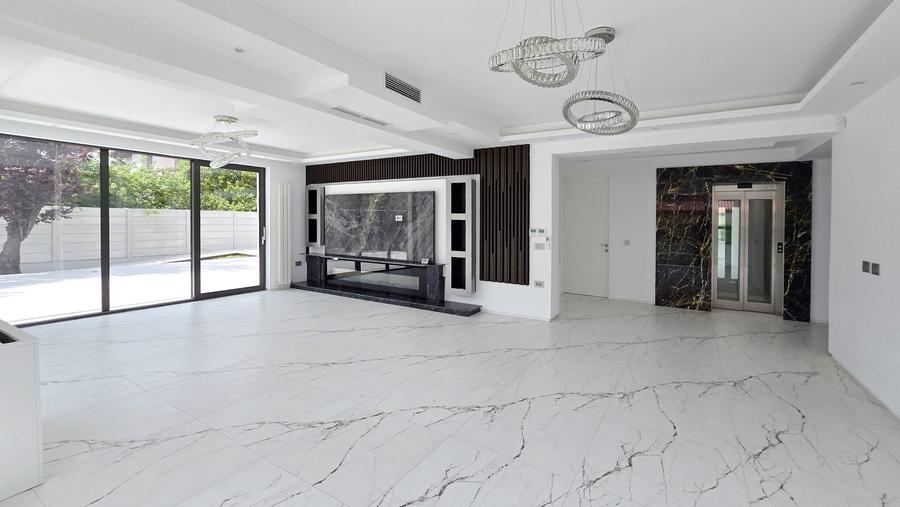 Casa superba cu teren 1000 mp, lift, dormitoare la parter, spatii generoase