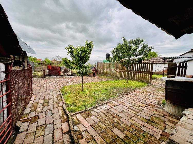 Casa Individuala cu 6 camere, teren 1735 mp - Localitatea Liebling- COMISION 0 % - 9