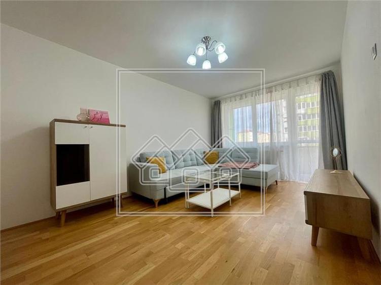 Apartament 3 camere pe Mihai Viteazu, la cheie, disponibil imediat