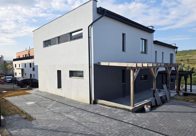 Casă cuplată, 4 camere, zona Auchan – Iris