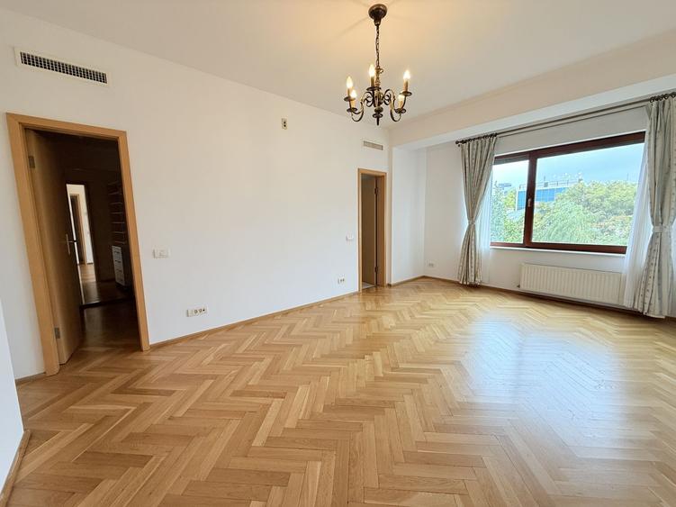 APARTAMENT DEOSEBIT ADIACENT CALEA VICTORIEI