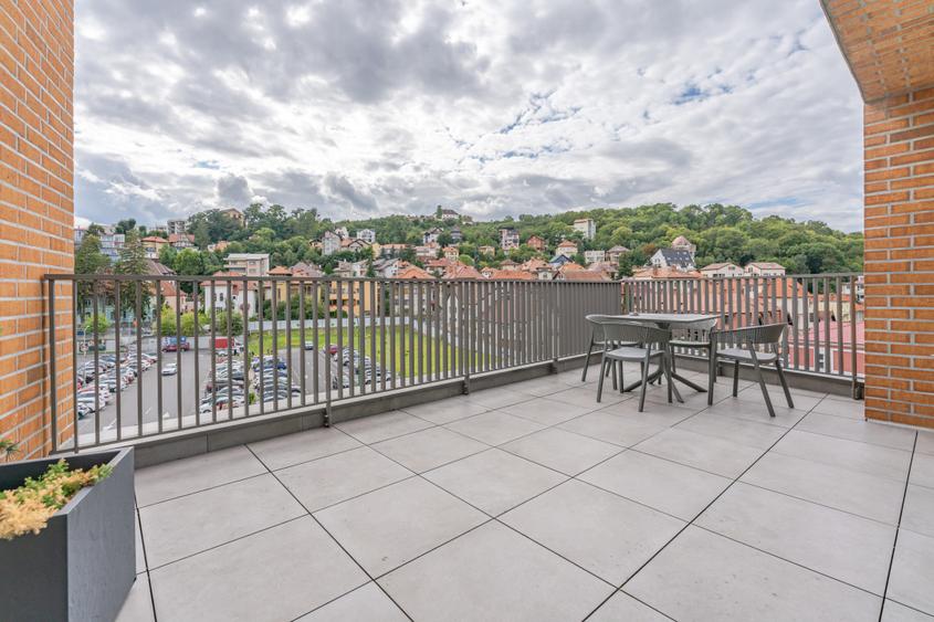 Apartament 4 Camere de Lux | 3 Dormitoare | Terasă 20 mp | Brașov