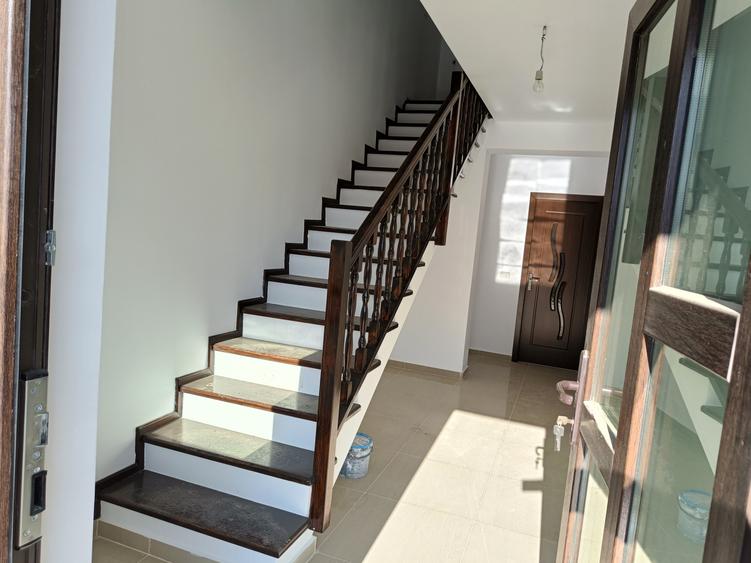 Duplex, 4 camere, pivniță generoasă — Valea Lupului, Iași