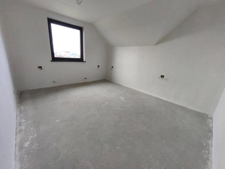 Casa semifinisata 260 mp, 800 mp teren, zona Marginea
