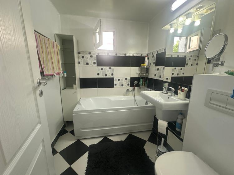 Apartament 4 camere,82 mp utili,renovat,mobilat, 10 minute de Metrou Pta Sudului