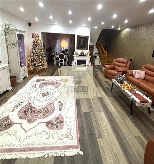 Casa 8 camere 6 bai 450 mp teren in zona Terezian