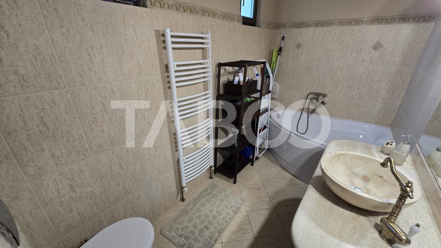 Apartament de vanzare cu 2 camere pretabil regim hotelier Piata Mare