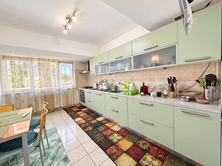 Apartament generos cu 3 camere, logie și parcare | Mihai Eminescu