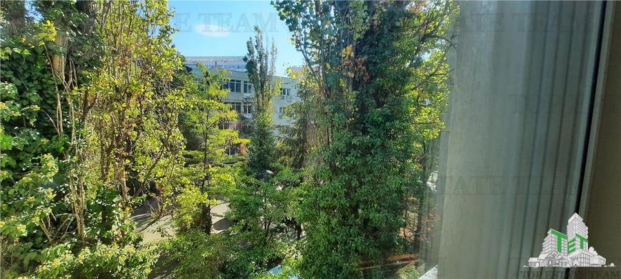 Vanzare apartament 3 camere in Vila Pajura